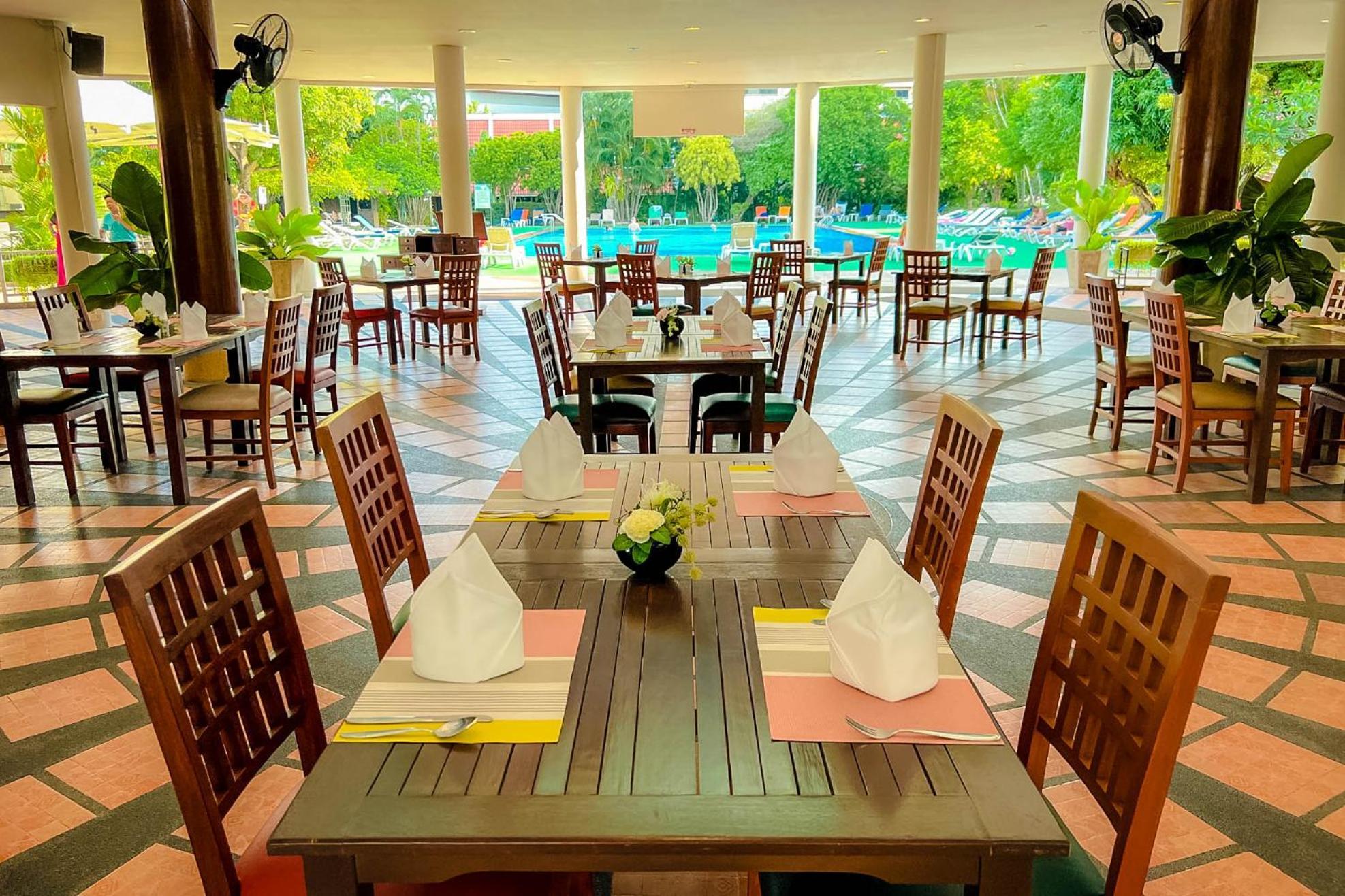 Patong Resort Hotel - Sha Extra Plus Exterior foto