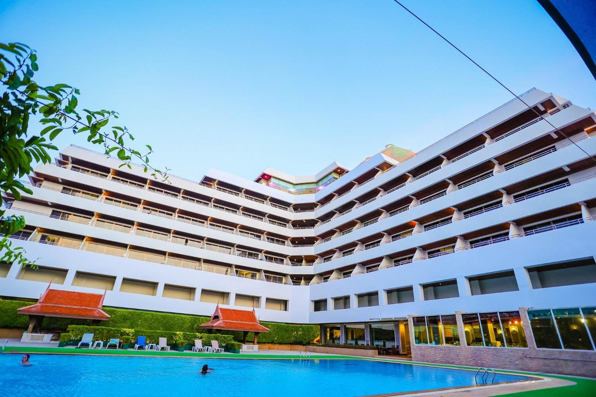 Patong Resort Hotel - Sha Extra Plus Exterior foto